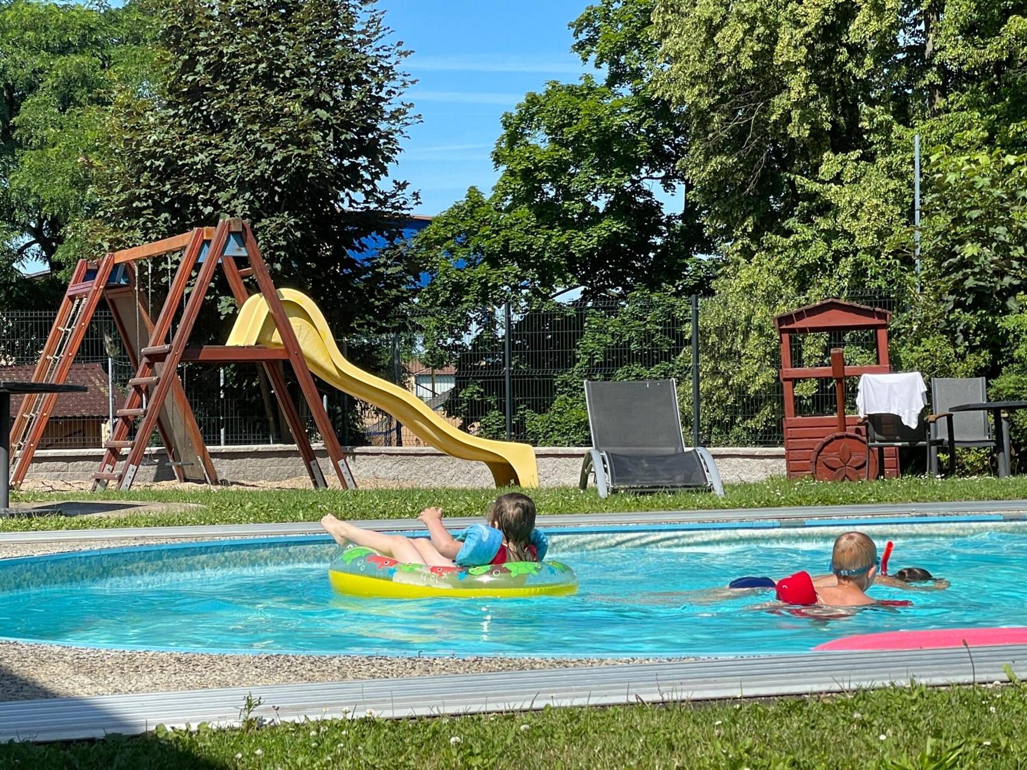 Hotel Benica Benesov  Eksteriør billede
